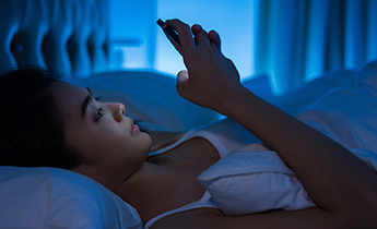 A utilização de smartphones à noite afecta a qualidade do sono